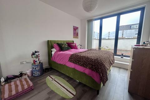 1 bedroom flat to rent, Landfield Court SE25
