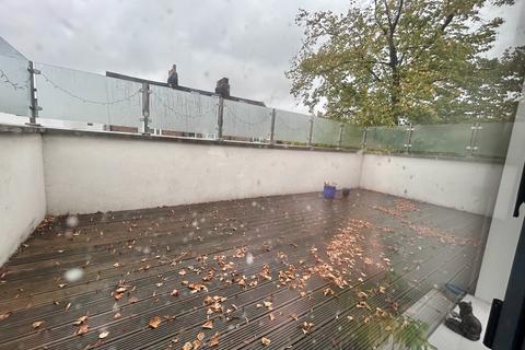 1 bedroom flat to rent, Landfield Court SE25