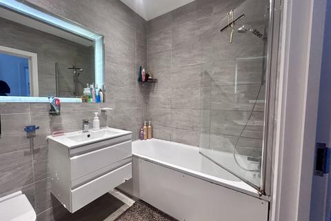 1 bedroom flat to rent, Landfield Court SE25