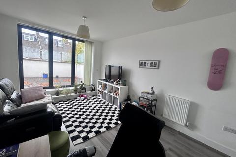 1 bedroom flat to rent, Landfield Court SE25