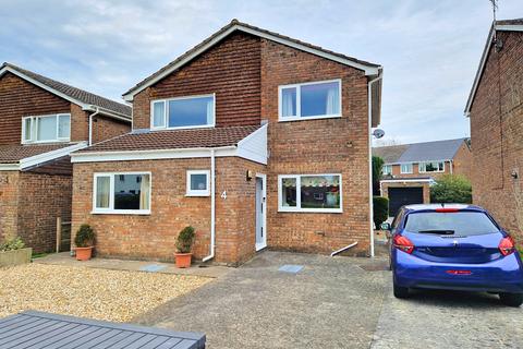 BRYNEGLWYS GARDENS, NEWTON, PORTHCAWL, CF36 5PR