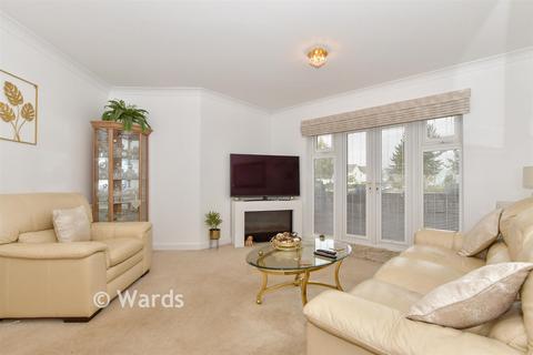 2 bedroom ground floor flat for sale, 8 The Lakes, Aylesford ME20