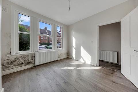 2 bedroom ground floor flat for sale, Blyth Road, E17