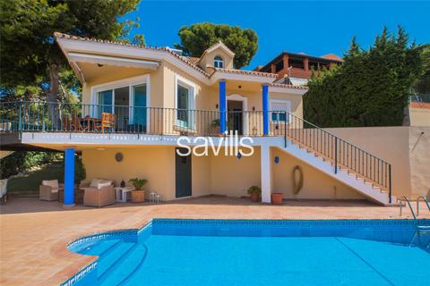 5 bedroom house, Villa For Sale In Calle Magnolios, Pinares de San Antón, Málaga
