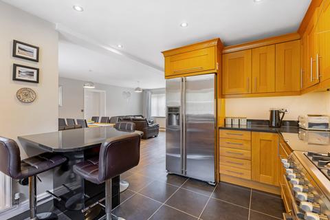 undefined, Slade Leas, Middleton Cheney OX17