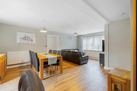 undefined, Slade Leas, Middleton Cheney OX17