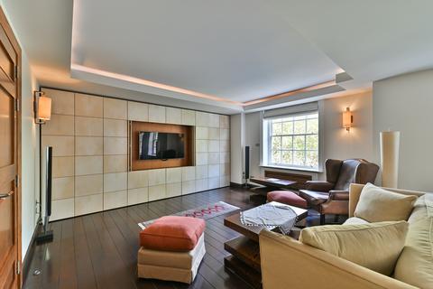 3 bedroom apartment for sale, Lowndes Square, London SW1X