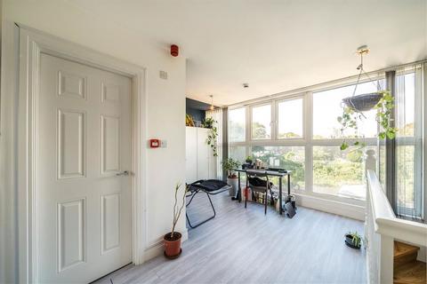 8 Alpha Road, London, SE14 6TZ