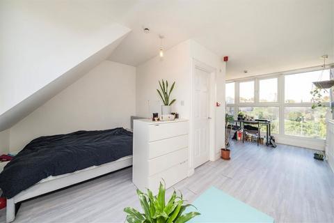 8 Alpha Road, London, SE14 6TZ