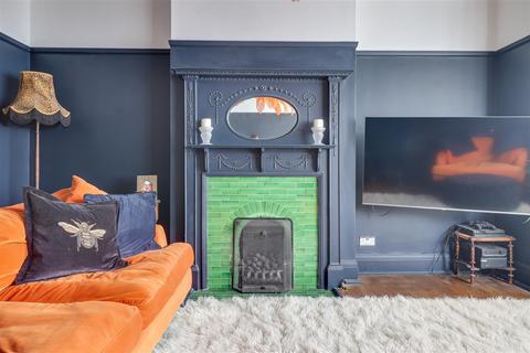 3 bedroom maisonette for sale, Beach Avenue, Leigh-On-Sea SS9