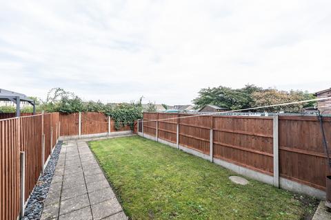 2 bedroom terraced house for sale, The Acorns, Gilberdyke, HU15