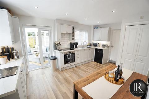 3 bedroom detached house for sale, Hawkhurst Drive, Rugeley WS15