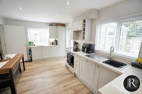 3 bedroom detached house for sale, Hawkhurst Drive, Rugeley WS15