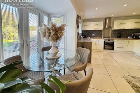 4 bedroom detached house for sale, Amberwood Drive, Monk Bretton