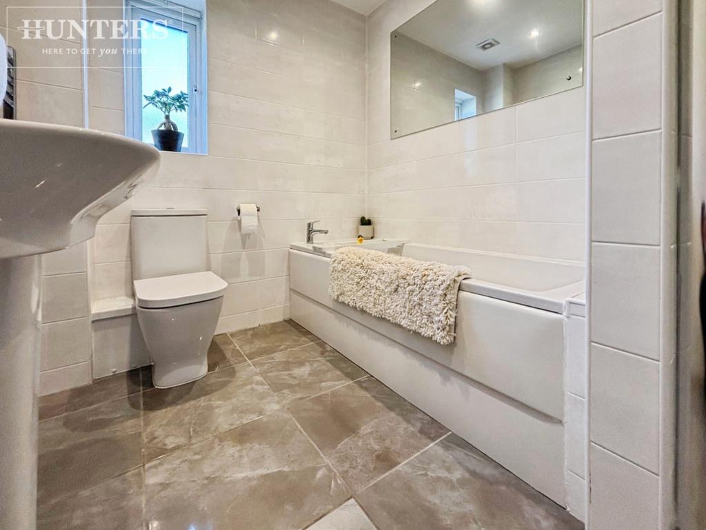 Pbox-bathroom-343377.jpg