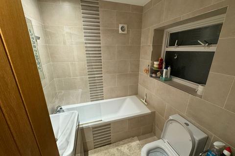 1 bedroom apartment to rent, Cleveland Gardens, London, NW2