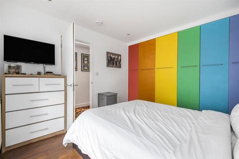 undefined, Lower Richmond Road, Richmond, Surrey, TW9 4PL