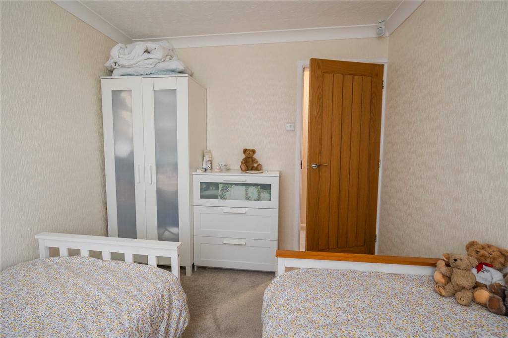 Bedroom 2 (2)