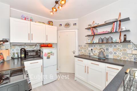 2 bedroom apartment for sale, Queen's Keep, Southsea PO5