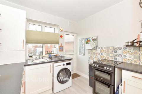2 bedroom apartment for sale, Queen's Keep, Southsea PO5