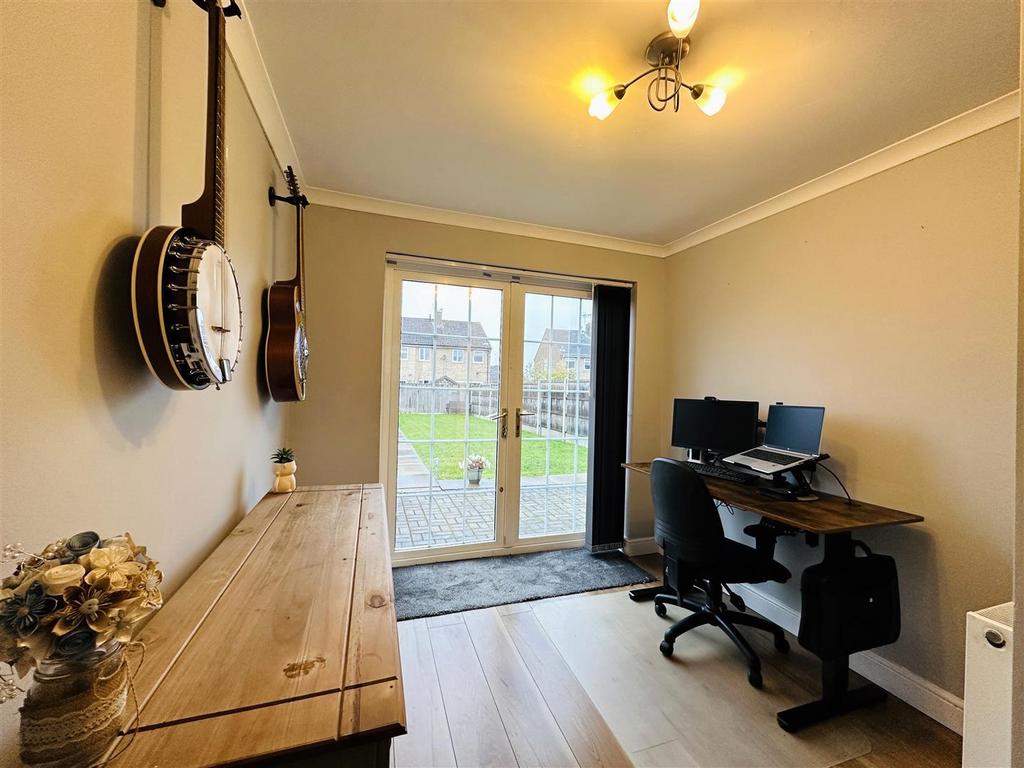 Bedroom 2/ Dining Room