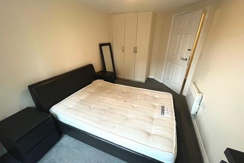 2 bedroom flat to rent, 6 Middlewood Street, Salford,