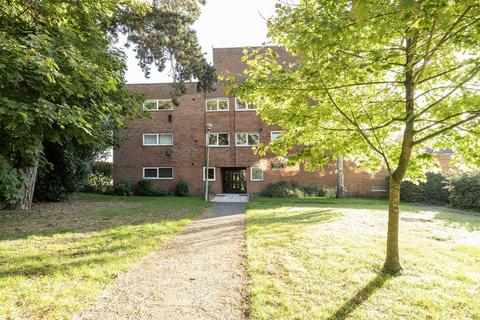Crosthwaite Court, Harpenden