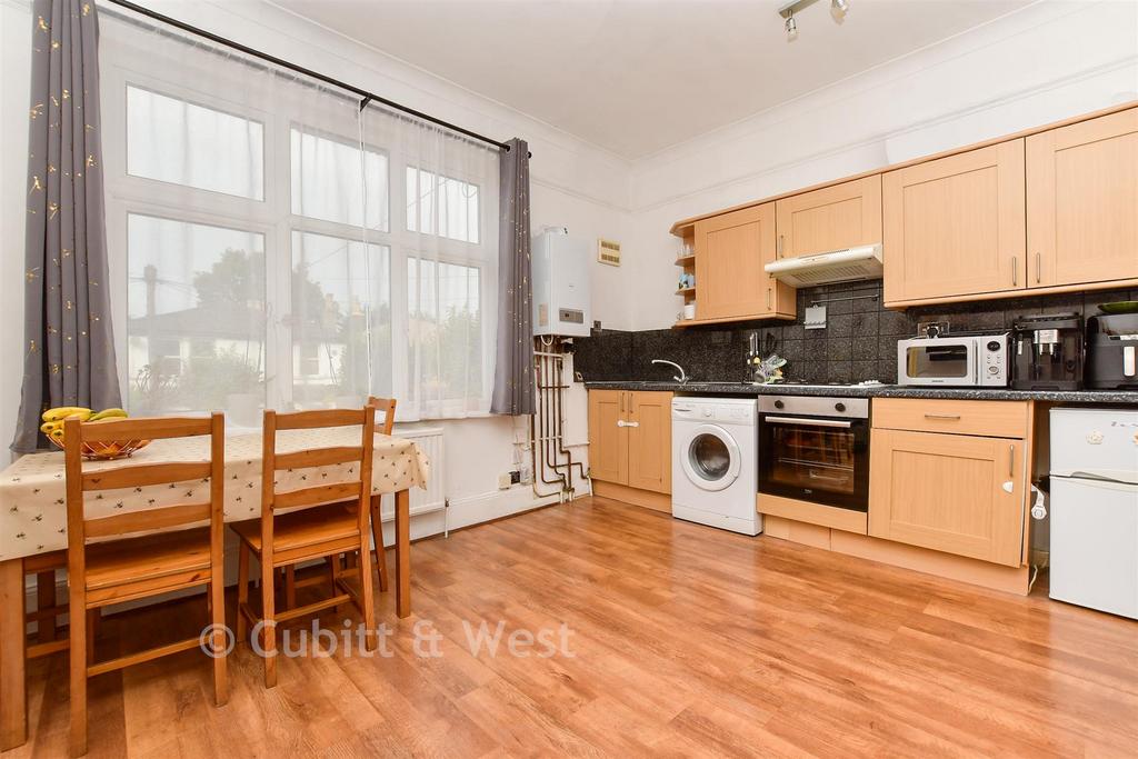 Lounge / Kitchen