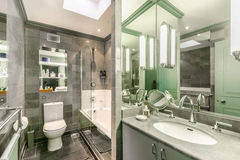 Studio to rent, Onslow Gardens, South Kensington, London, SW7
