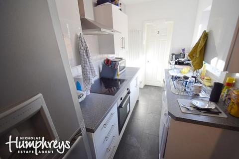 6 bedroom terraced house to rent, Darnley Street, Stoke-On-Trent ST4