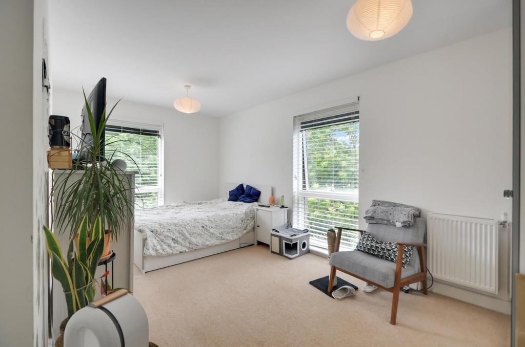 Bedroom 1 Pic  (3).jpg