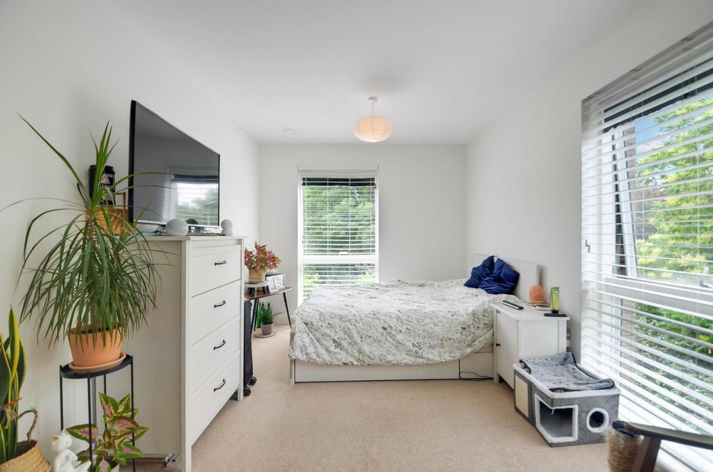 Bedroom 1 Pic  (2).jpg