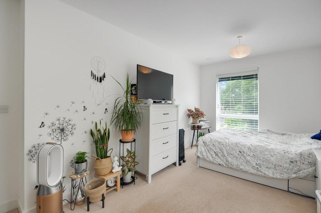 Bedroom 1 Pic  (1).jpg