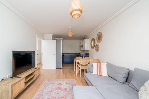 2 bedroom flat to rent, Flat , Poulton Court, Victoria Road, London W3