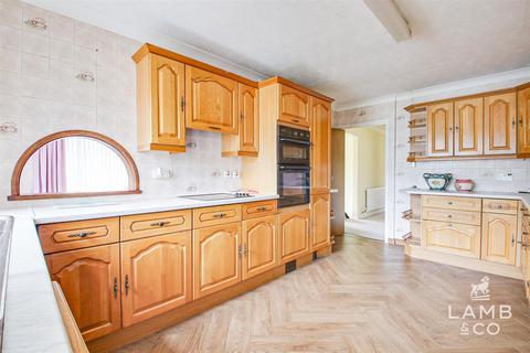 3 bedroom detached bungalow for sale, St. Johns Road, Clacton-On-Sea CO16