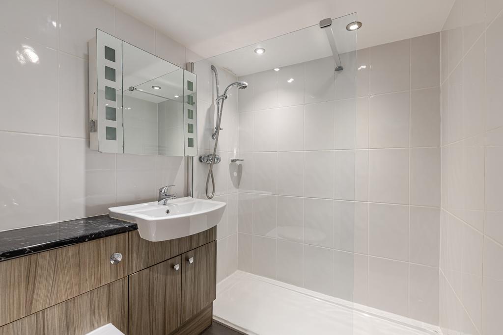 25 Shower Room Dart Cottage Manor Street Dittisham