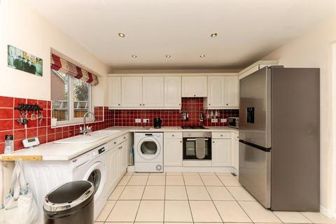 8 Brunel Close, Grimsby, DN32 9FE