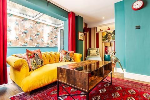 2 bedroom flat to rent, Glazbury Road, London W14