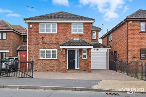 4 bedroom detached house for sale, Hilton Road, Canvey Island SS8