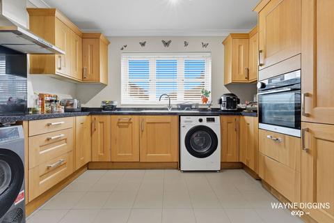 4 bedroom detached house for sale, Hilton Road, Canvey Island SS8