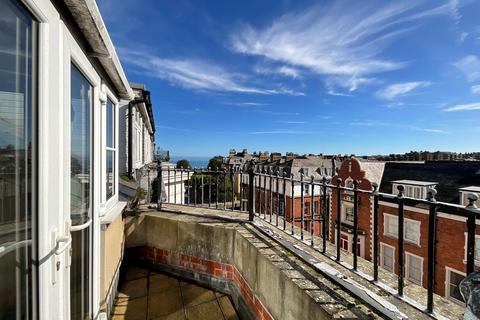 2 bedroom flat for sale, Prince Of Wales Terrace, Scarborough, YO11