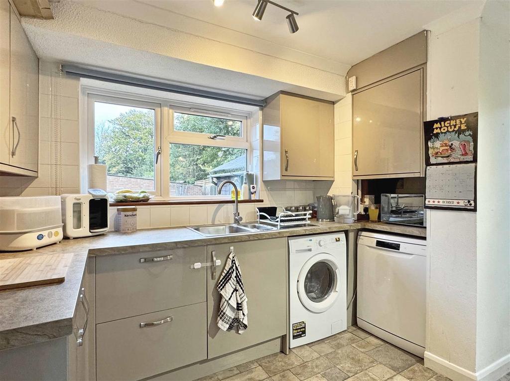 Kitchen c.jpg
