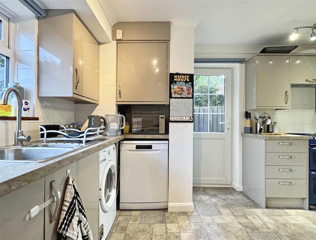 Kitchen d.jpg