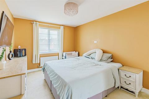 undefined, Daffodil Crescent, Crawley RH10