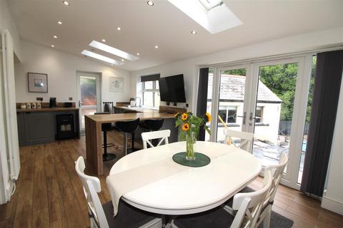 3 bedroom detached house for sale, Cefn Road, Blackwood NP12