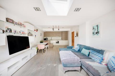 3 bedroom flat for sale, Brondesbury Villas, London, NW6