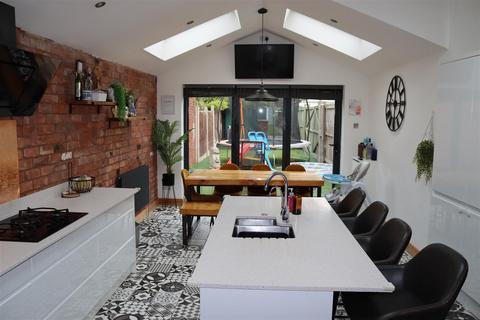 3 bedroom semi-detached house for sale, Lichfield Road, Sandhills