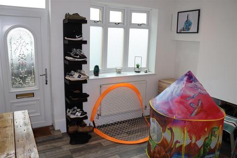 3 bedroom semi-detached house for sale, Lichfield Road, Sandhills