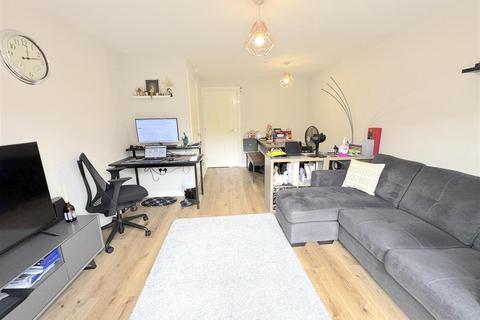 undefined, Dol Isaf, Cardiff
