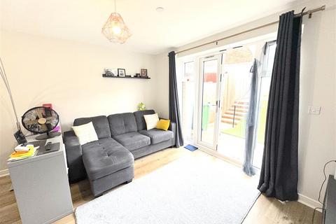 undefined, Dol Isaf, Cardiff